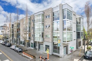 The Andria in Portland, OR - Building Photo