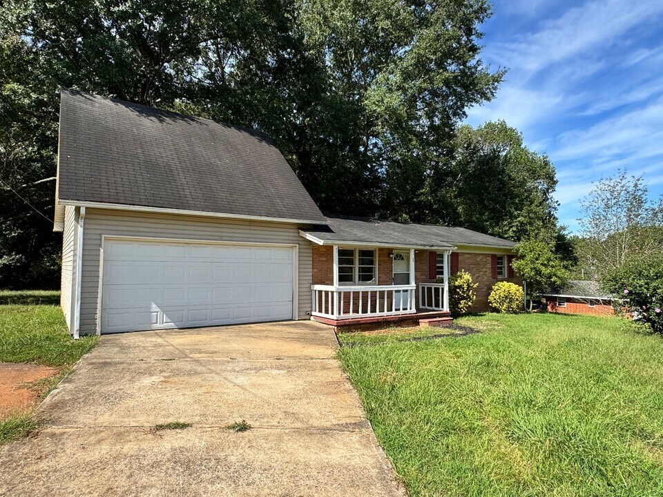 304 Buckles Ave in Shelby, NC - Building Photo