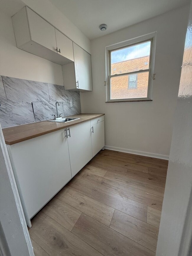 17927 Lakeshore Boulevard in Cleveland, OH - Building Photo - Building Photo