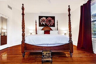 205 SE 7th St in Gainesville, FL - Foto de edificio - Building Photo