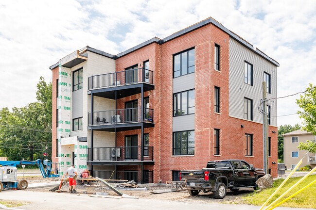 4 Chénier Rue in St-Philippe, QC - Building Photo - Building Photo