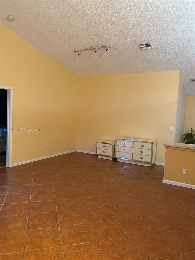 314 SE 3rd Pl in Dania Beach, FL - Building Photo - Building Photo