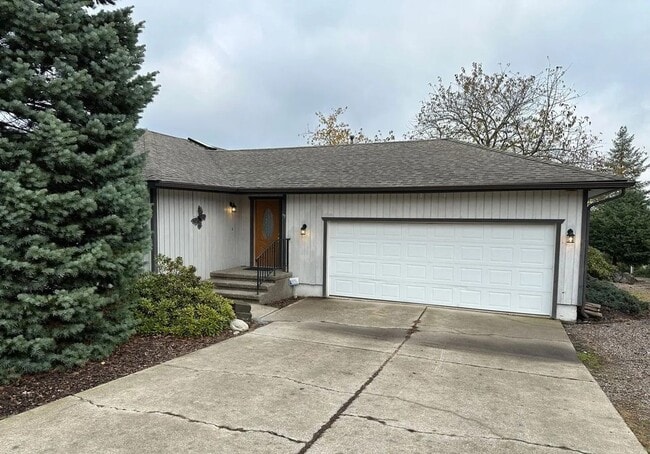 1529 E Loch Haven Dr in Hayden, ID - Building Photo - Building Photo