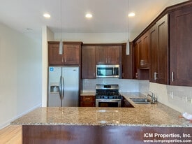 1401 W Altgeld St in Chicago, IL - Building Photo