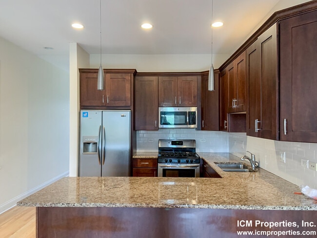 property at 1401 W Altgeld St