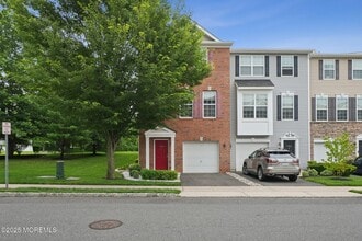 102 Warbler Way in Freehold, NJ - Building Photo - Building Photo
