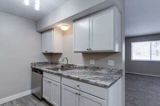 Cedar Trail Apartments in Kalamazoo, MI - Building Photo - Interior Photo