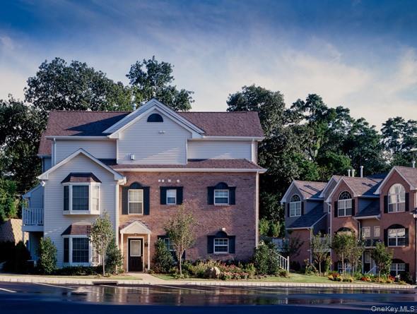 19 Pinnacle Dr in Port Jefferson, NY - Building Photo - Building Photo