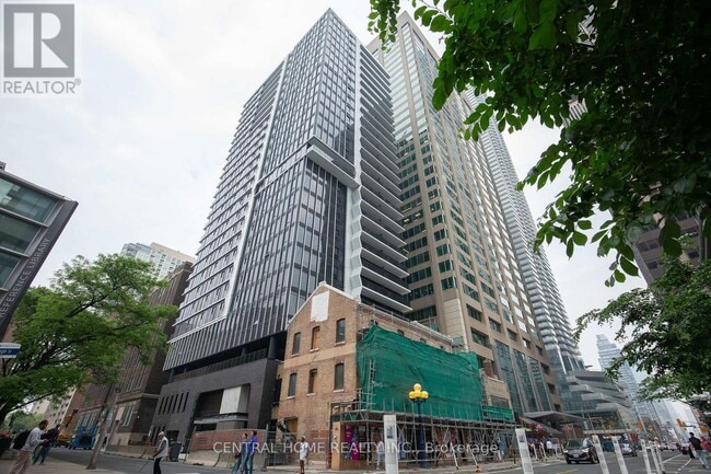 property at 771-771 Yonge St