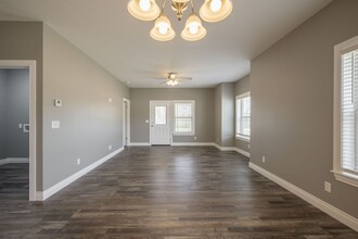 578 Pne Vw St in Neosho, MO - Building Photo - Building Photo