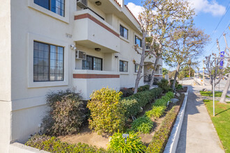 Lido Apartments - 5105 Inglewood Blvd in Culver City, CA - Building Photo - Building Photo