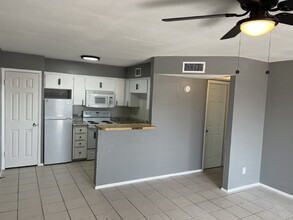 525 E Peppertree Ave in Apache Junction, AZ - Building Photo - Building Photo
