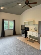 7181 Thorndale Dr, Unit 3 in Oakland, CA - Foto de edificio - Building Photo