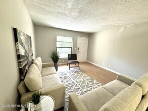 7090 Wiley Rd in Jacksonville, FL - Building Photo - Building Photo