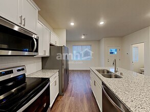 33013 Lookout Ln in Black Diamond, WA - Building Photo - Building Photo
