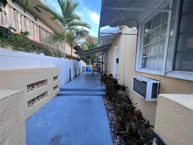 2016 Pierce St in Hollywood, FL - Building Photo - Building Photo