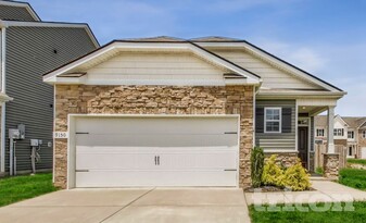 9150 War Eagles Way in Ashland City, TN - Building Photo