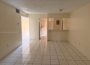 1900 W 54th St in Hialeah, FL - Foto de edificio - Building Photo