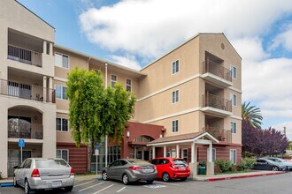 Summercrest Villas in San Jose, CA - Building Photo - Building Photo