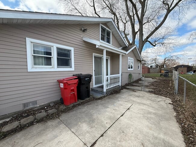 28219 Felician St in Roseville, MI - Building Photo - Building Photo
