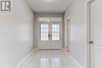 2433 Equestrian Cres in Oshawa, ON - Building Photo - Building Photo