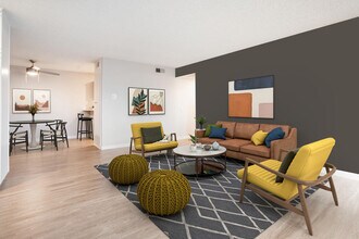 Huntington Continental in Huntington Beach, CA - Building Photo - Building Photo