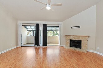 2135 E Valley Pky in Escondido, CA - Building Photo - Building Photo