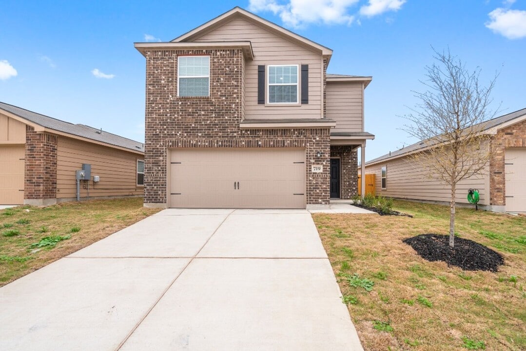 719 Wonderland Trail in New Braunfels, TX - Building Photo