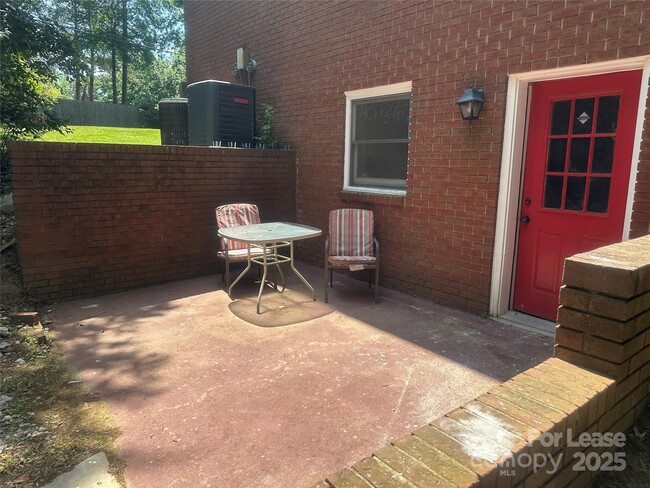 property at 1122 Autumnwood Ln