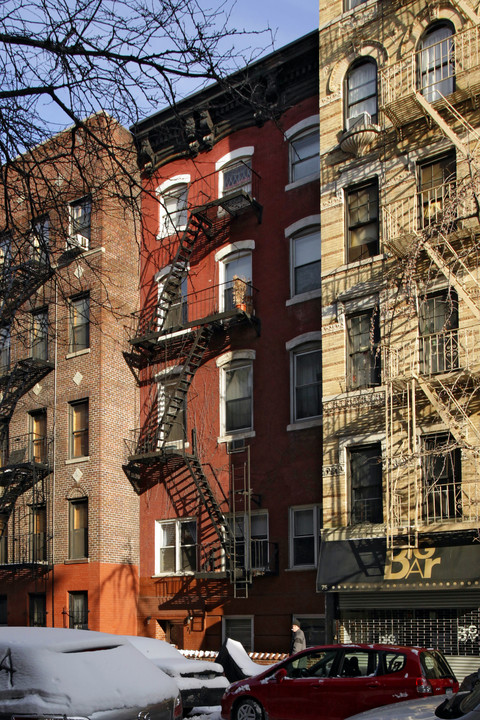 71 E 7th St in New York, NY - Building Photo