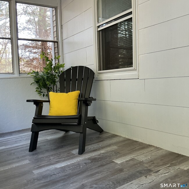 8 Rodgers Pl in Manchester, CT - Building Photo - Building Photo