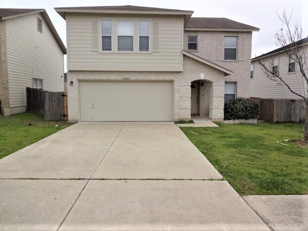 13205 Vizquel Loop in Del Valle, TX - Building Photo