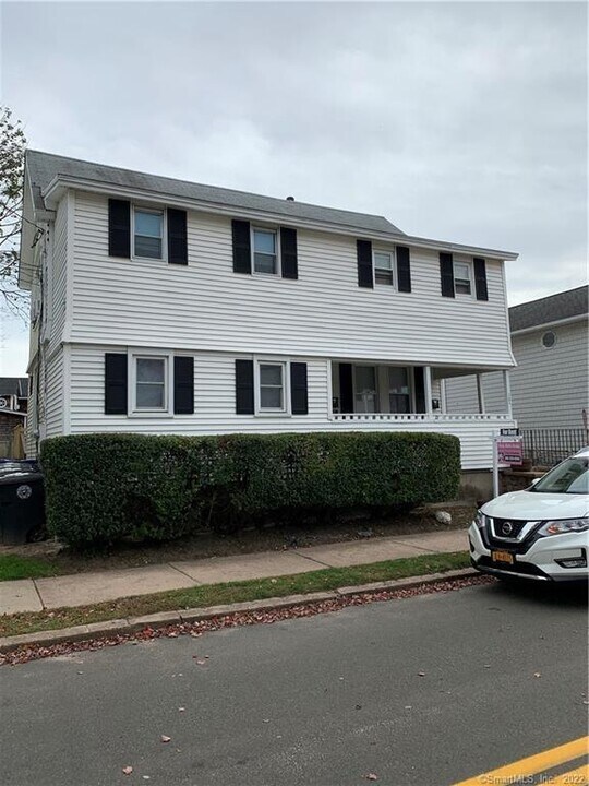 121 Hawley Ave in Milford, CT - Building Photo