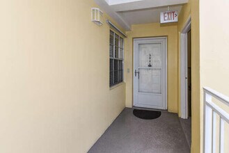 300 John F Kennedy Dr in Atlantis, FL - Foto de edificio - Building Photo