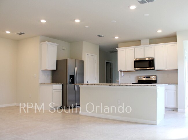 5063 Royal Point Ave in Kissimmee, FL - Building Photo - Building Photo