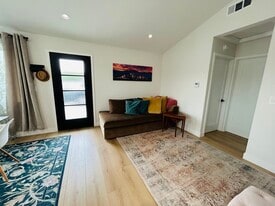 4415 Catalpa St in Los Angeles, CA - Building Photo