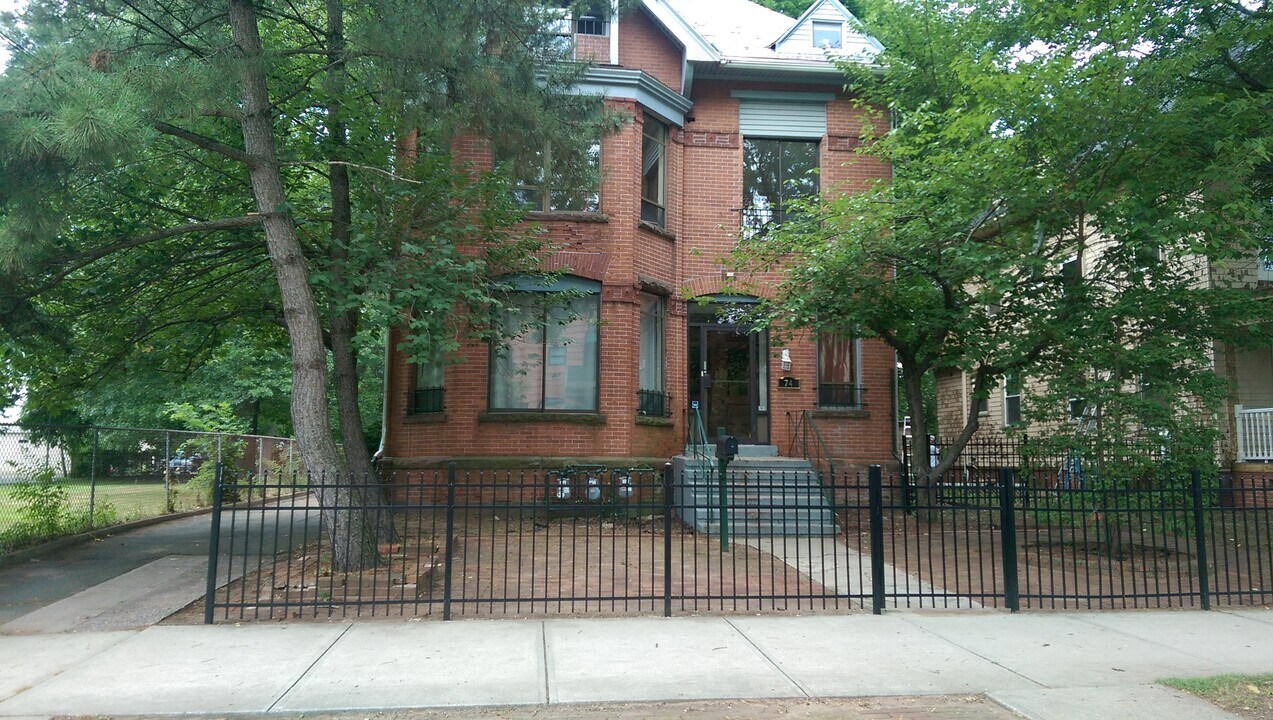 74 Dwight St in New Haven, CT - Building Photo