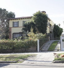 111-115 1/2 N Berendo St in Los Angeles, CA - Building Photo - Building Photo