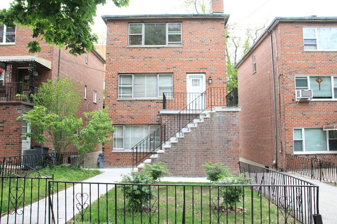 5420 Valles Ave in Bronx, NY - Building Photo
