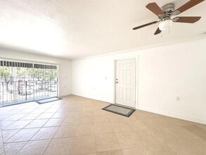 1201 Lake Victoria Dr in West Palm Beach, FL - Building Photo - Building Photo