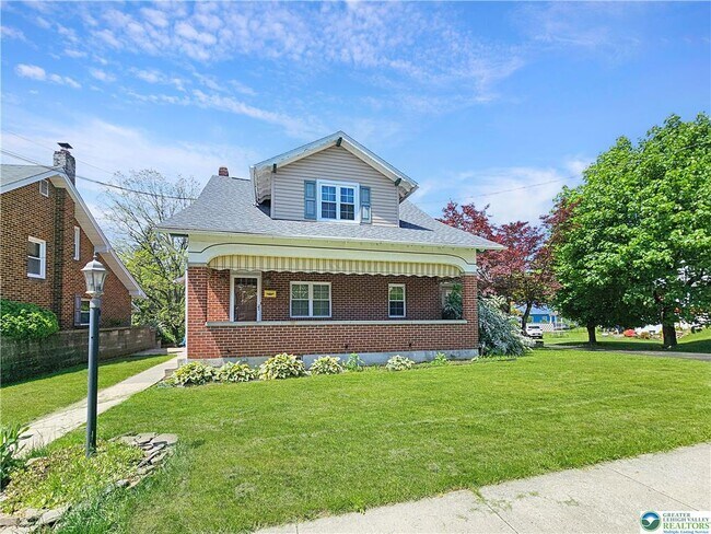 property at 82 Front St