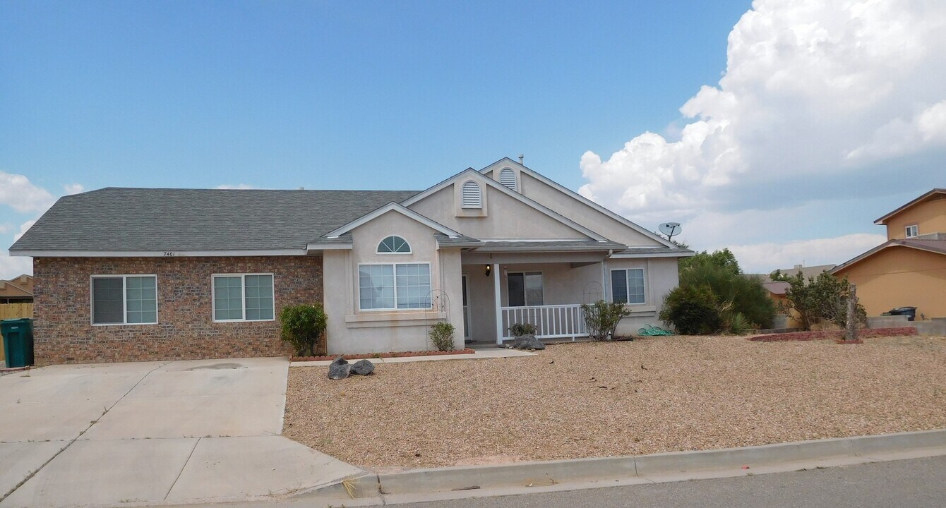 7401 Branco Dr NE in Rio Rancho, NM - Building Photo