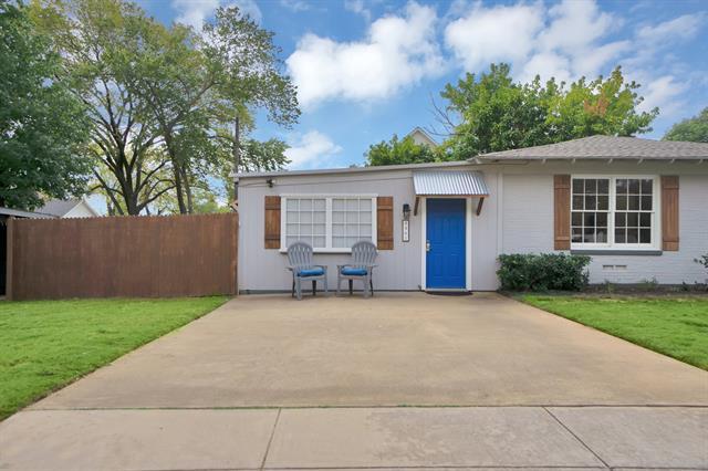 226 N Lucas Dr in Grapevine, TX - Building Photo