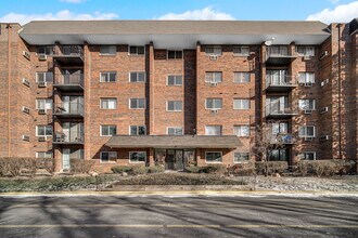 4731 St Joseph Creek Rd in Lisle, IL - Building Photo - Building Photo