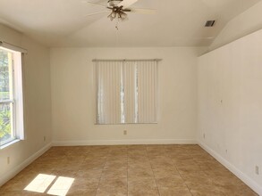 2048 SW Driftwood St in Port St. Lucie, FL - Building Photo - Building Photo