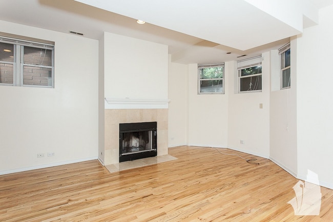 2320 N Southport Ave, Unit g