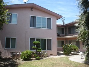 10306 La Reina Ave in Downey, CA - Building Photo - Building Photo