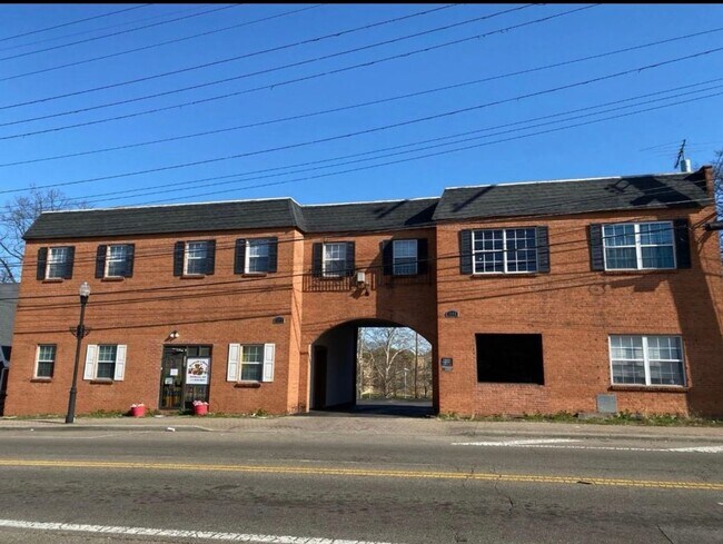 property at 1604-1608 W Galbraith Rd