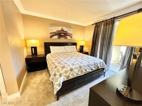 260 E Flamingo Rd, Unit 204 in Las Vegas, NV - Building Photo - Building Photo