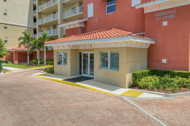 Harbor Place at Safety Harbor in Safety Harbor, FL - Building Photo - Building Photo